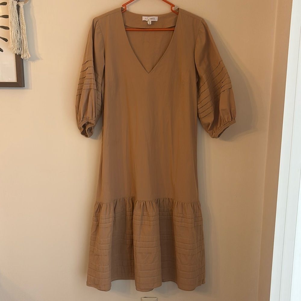 Intermix Womens puff short sleeve ruffle tan tiered prairie v-neck  dress size 4